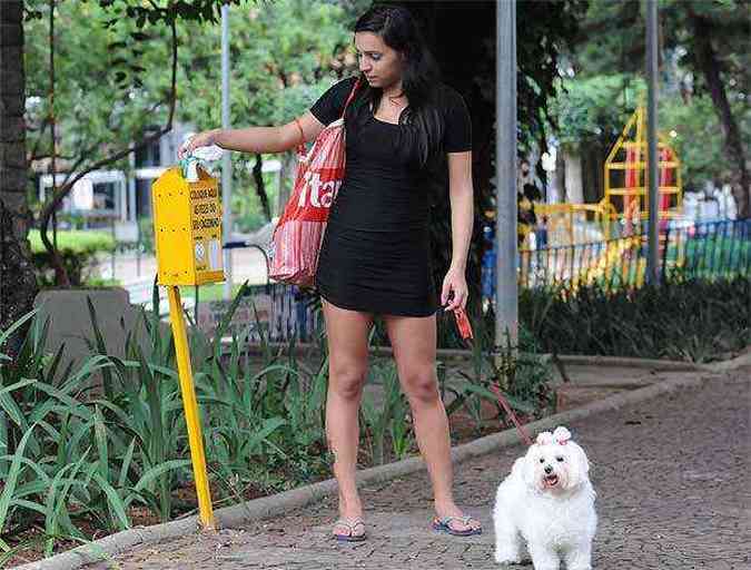 Donos tambm tero que limpar os dejetos deixados pelos animais (foto: Gladyston Rodrigues/EM/D.A.Press)