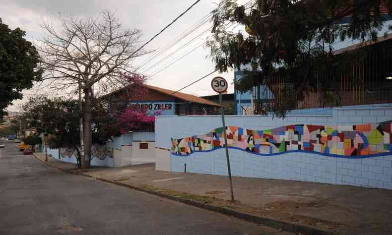 Fachada da Escola Municipal Armando Ziller