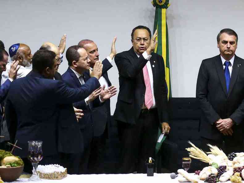 Bolsonaro j considerou acabar com taxas ainda pagas pelas igrejas, beneficiando pastores, padres e outros religiosos(foto: Marcelo Camargo/Agncia Brasil)