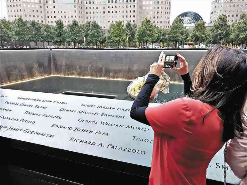 Um dos lugares mais visitados em NY, o Memorial do 11 de setembro presta homenagem a todas as vtimas do ataque s Torres Gmeas(foto: Frederico Teixeira/EM/D.A Press)