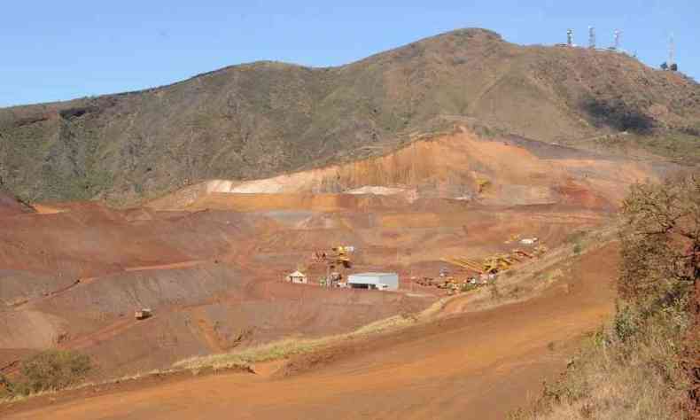 Meio Ambiente estadual informa que far nova vistoria na rea de minerao para verificar cumprimento da punio. CPI tambm anuncia inspeo(foto: Beto Novaes/EM/D.A Press)