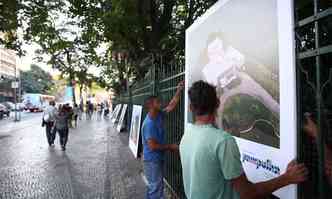 Painis foram instalados ontem e devem ganhar iluminao na quinta-feira(foto: Leandro Couri/EM/DA Press)