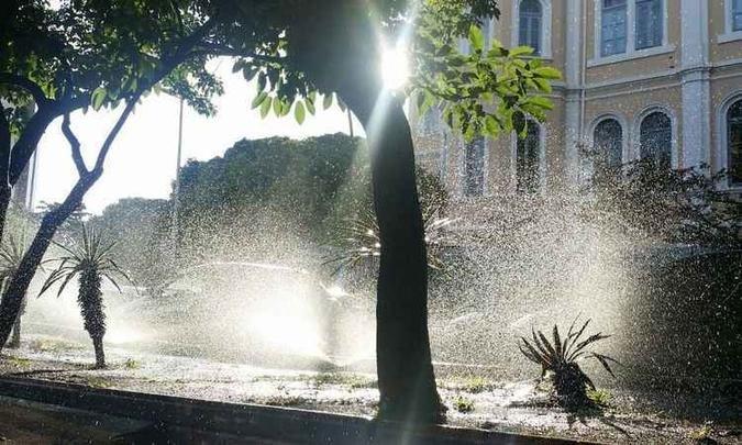 Os term�metros variam entre 15 e 28 graus nesta sexta-feira em BH(foto: Paulo Filgueiras: EM/DA Press )