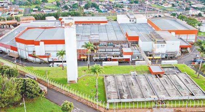 Situada em uberlândia, no triângulo Mineiro, fábrica da brf produz pratos prontos, pizzas, empanados e margarina com a marca sadia(foto: ARQUIVO SADIA) Situada em uberlândia, no triângulo Mineiro, fábrica da brf produz pratos prontos, pizzas, empanados e margarina com a marca sadia(foto: ARQUIVO SADIA)