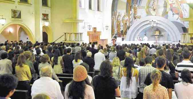 Parentes e amigos das vtimas do acidente celebraram missa de 7 dia na Igreja do Carmo(foto: Marcos Vieira/EM/D.A Press)