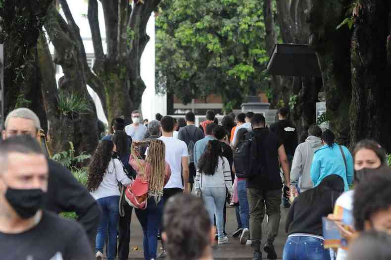 Adultos jovens e adolescentes so quase metade dos mais de 12 milhes de desempregados no Brasil