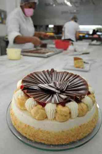 Saborosa Torta Saint Honor  a queridinha da confeitaria mais tradicional de Belo Horizonte