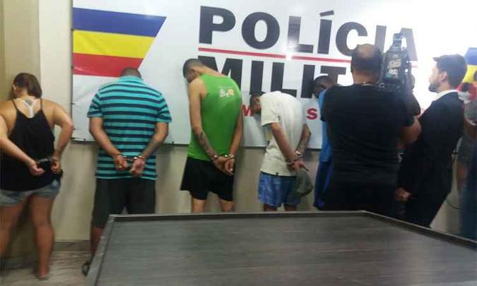 Cinco homens e uma mulher foram detidos no domingo(foto: Polícia Militar/Divulgação) Cinco homens e uma mulher foram detidos no domingo(foto: Polícia Militar/Divulgação)