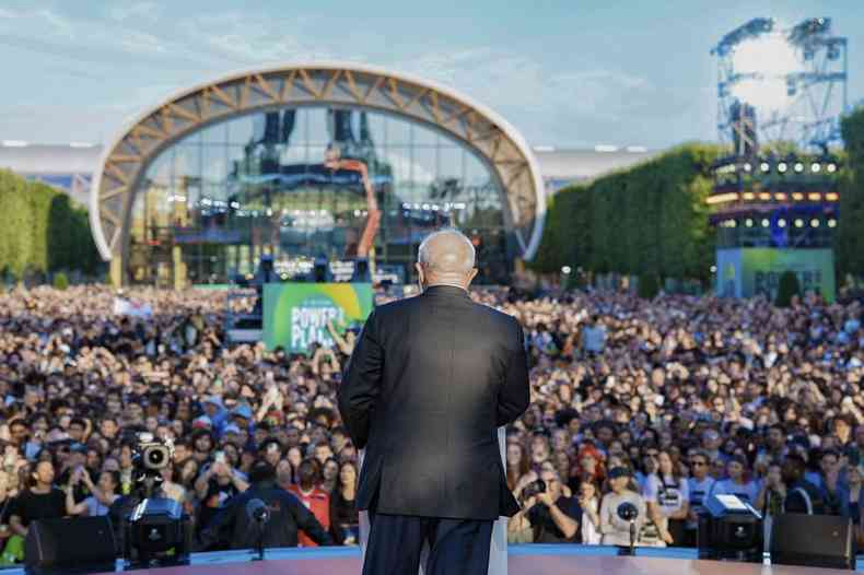 Lula discursando em Paris durante o Power of planet