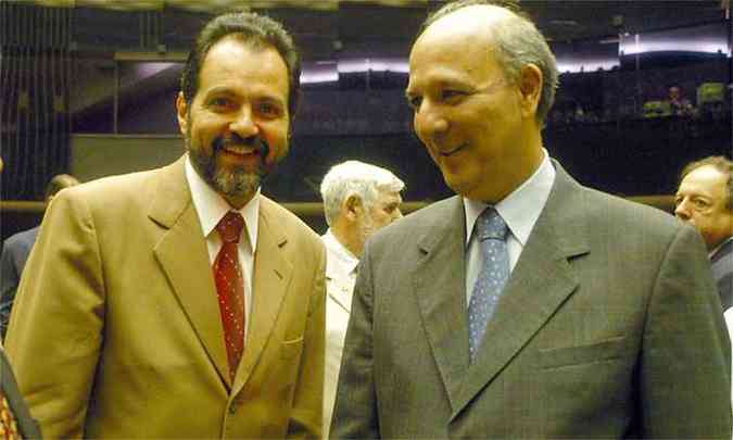 Ex-governadores Agnelo Queiroz (E) e Jos Roberto Arruda(foto: Paulo H. Carvalho/CB/D.A Press - 11/07/06)