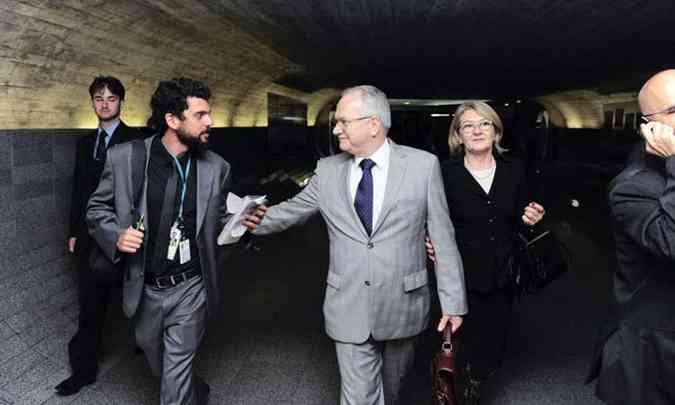 Acompanhado da mulher, Luiz Edson Fachin j visitou ao menos 50 dos 81 senadores nas ltimas semanas(foto: Jonas pereira/Agncia Senado)