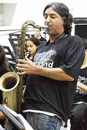 O saxofone era o principal instrumento de Rbio Veiga, de 51 anos, que tocou em vrios grupos(foto: Paulo Lacerda/Divulgao)