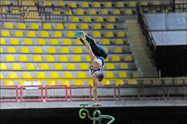 Ginsio ganhou novas cadeiras para a temporada do Cirque du Soleil, encerrada ontem(foto: Leandro Couri/EM/D.A Press)