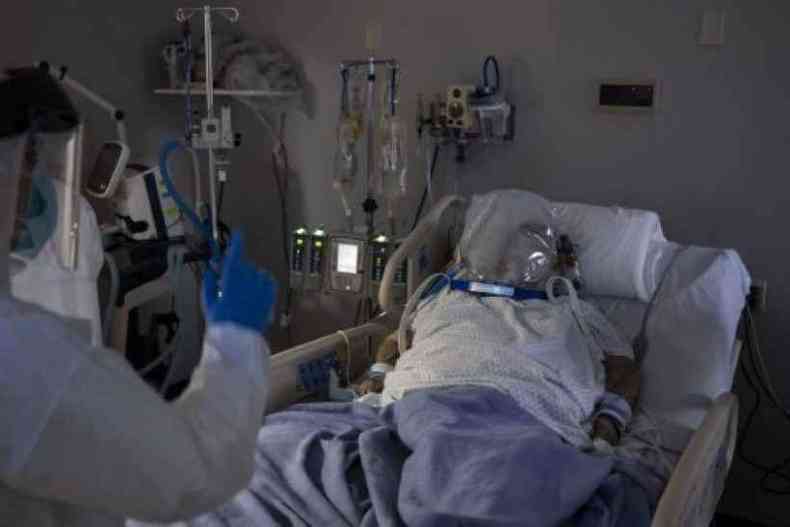 Maioria dos pacientes continua a viver com pelo menos alguns dos efeitos do vrus aps a alta hospitalar(foto: Getty Images/AFP)