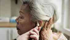 Perda auditiva no tratada aumenta em 42% risco de Alzheimer, diz estudo