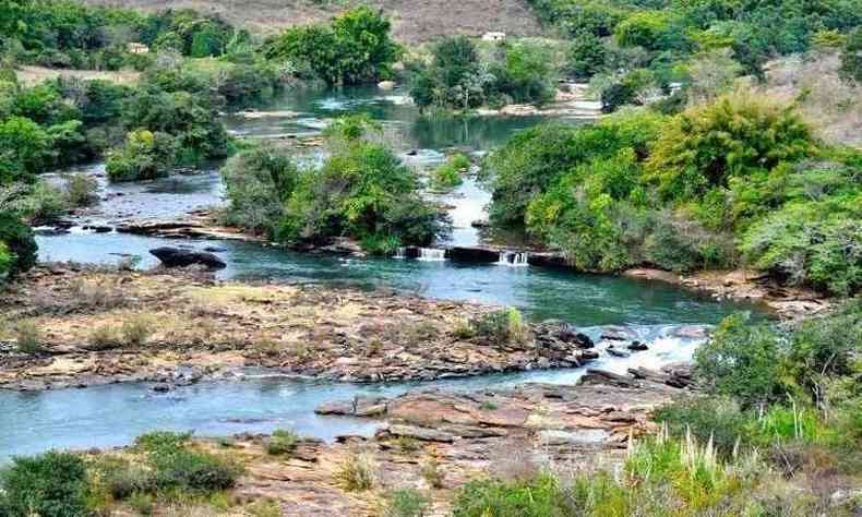 Encontro do Rio Carmo com o Rio Piranga, um dos afluentes que sero utilizados, onde forma o Rio Doce(foto: Alexandre Estanislau/Divulgao)