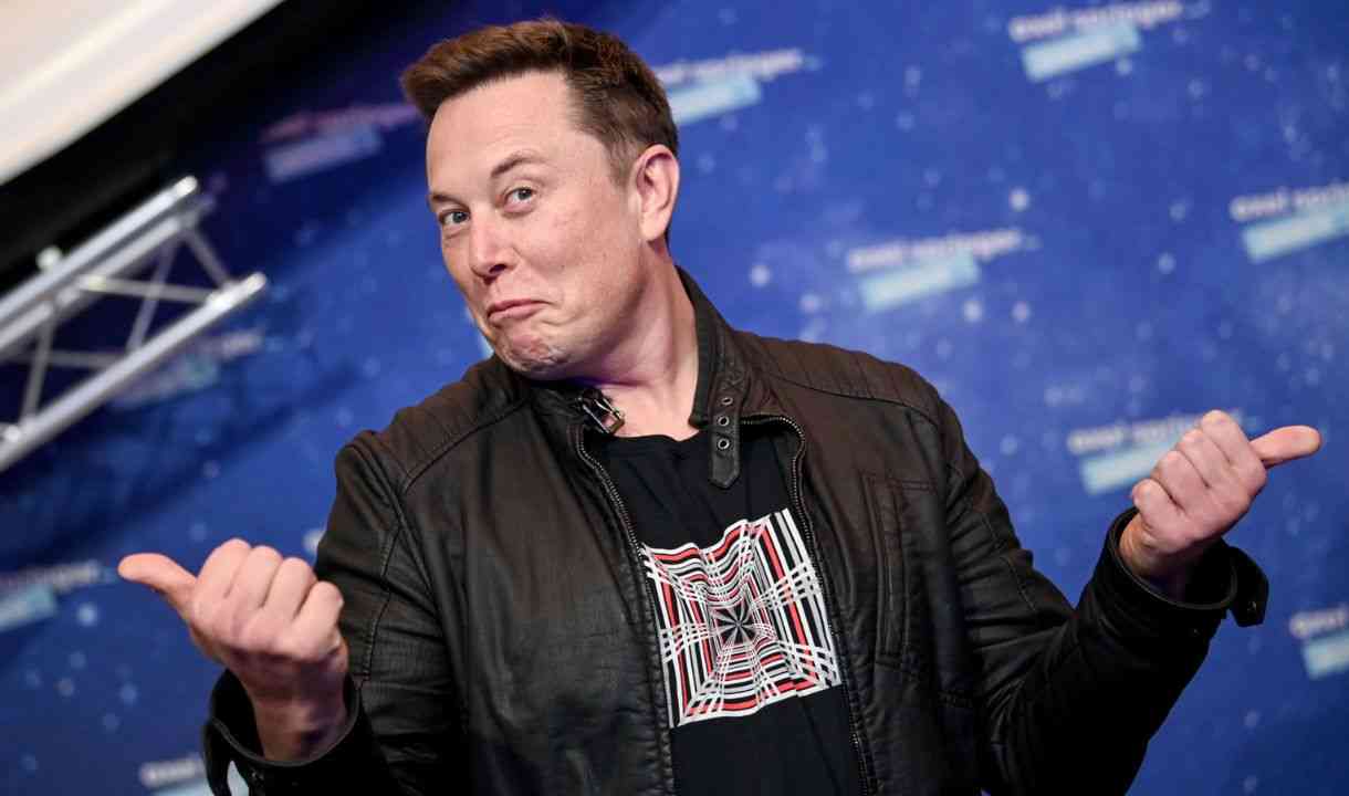  Elon Musk diz que comprou Twitter para deter 'vírus mental' 