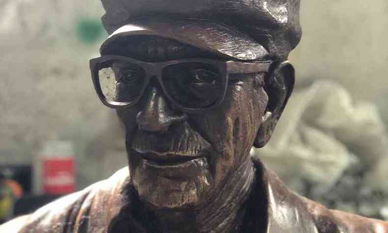 Esttua em bronze  homenagem ao mdium, que passou a maior parte de sua vida em Uberaba