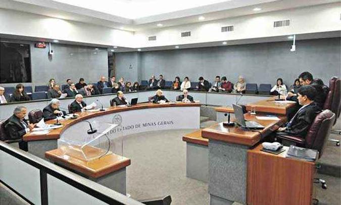 Levantamento feito pelo TCE-MG mostra que tributos representam menos de 20% da arrecadação de 568 prefeituras mineiras (foto: Jair Amaral/EM/D.A Press) Levantamento feito pelo TCE-MG mostra que tributos representam menos de 20% da arrecadação de 568 prefeituras mineiras (foto: Jair Amaral/EM/D.A Press)
