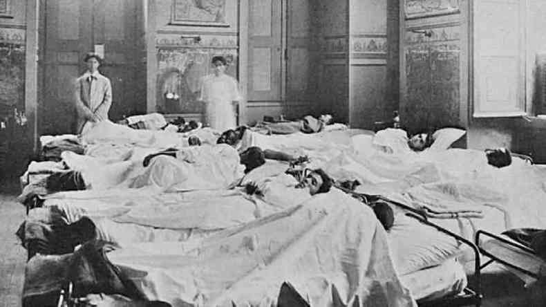 No Rio de Janeiro, onde o Demerara atracou no dia 15 de setembro de 1918, faltaram leitos para atender a tantos doentes e coveiros para sepultar tantos cadveres(foto: Biblioteca Nacional)