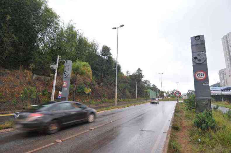 Radares comearam a ser religados em outubro deste ano nas rodovias estaduais(foto: Rodrigo Clemente/EM/D.A Press)