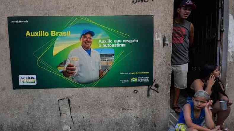 Casa com cartaz do Auxlio Brasil