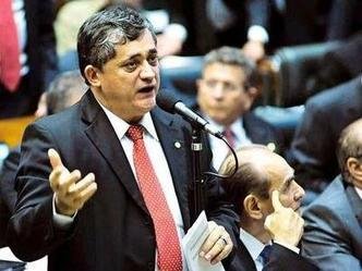 Jos� Guimar�es,(PT-CE) l�der do governo na C�mara: 