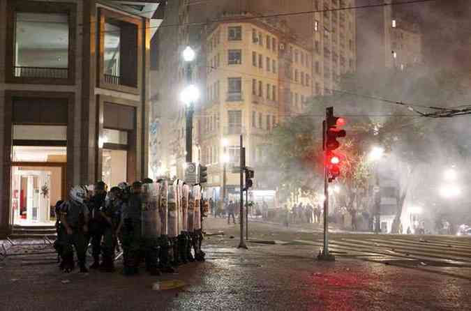 A Tropa de Choque da PM paulista agiu contra os manifestantes(foto: Daniel Guimaraens / AFP)