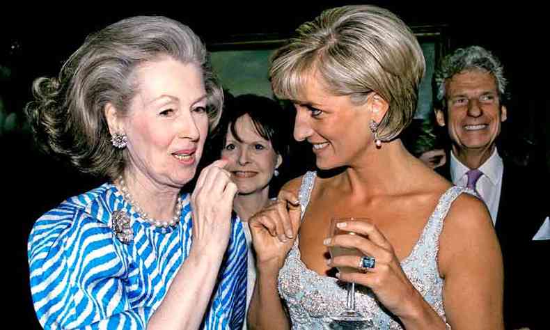 A madrasta de Lady Di mostra a relao de Diana com Raine Spencer