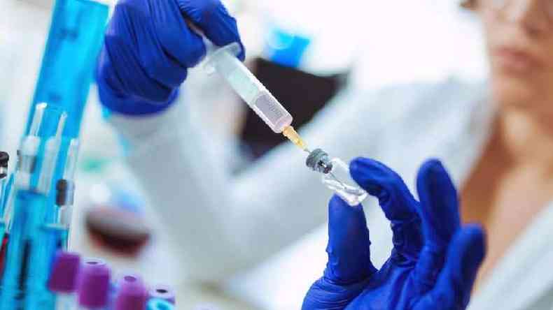 Vacina vem sendo desenvolvida pela biofarmacutica chinesa Sinovac Biotech(foto: Getty Images)