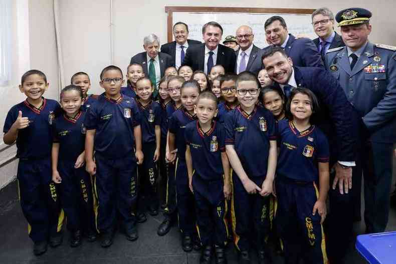 Jair Bolsonaro visitou na manhã desta quinta-feira colégio militar em Manaus (foto: Isac Nobrega/PR)