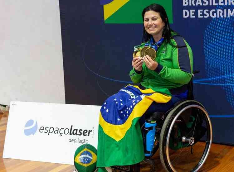 Para a esgrimista Mnica Santos, atleta paralmpica, o tratamento a laser  sinnimo de liberdade