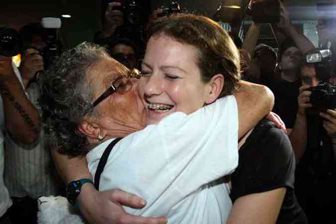 Ana Paula Maciel desembarcou no aeroporto de Guarulhos na manh deste sbado, 28(foto: JEFFERSON BERNARDES / AFP)