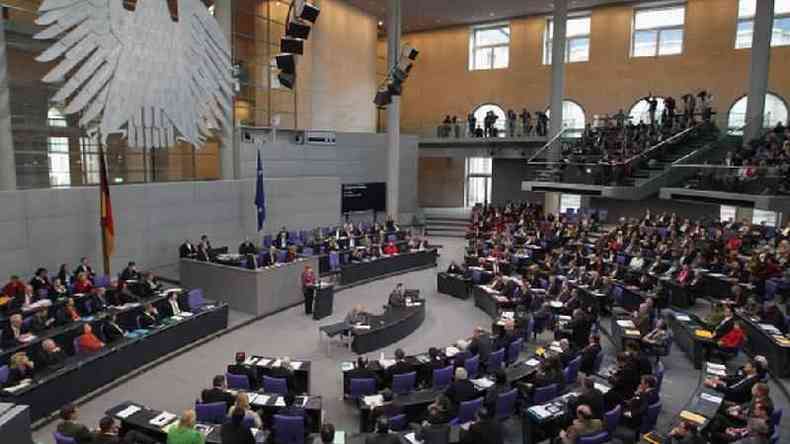 O atual Parlamento alemo  composto por 709 deputados