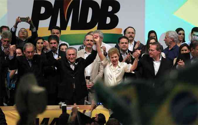 Marta Suplicy com o vice Michel Temer (C) e os presidentes da Cmara, Eduardo Cunha (E), e do Senado, Renan Calheiros, no dia da filiao dela ao PMDB, em setembro passado(foto: Werther Santana)