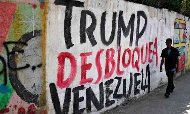 Mensagem contra Trump em muro de Caracas