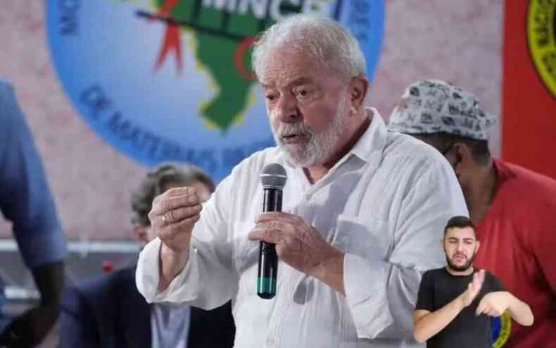 Lula discursa para plateia em Natal dos Catadores