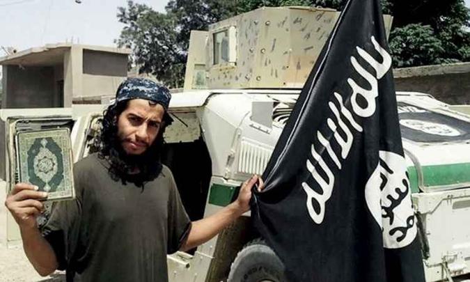 O belga Abdelhamid Abaaoud, suspeito de ser o instigador dos ataques de sexta-feira em Paris: vingança é o único motivador.(foto: AFP PHOTO/HO/DABIQ) O belga Abdelhamid Abaaoud, suspeito de ser o instigador dos ataques de sexta-feira em Paris: vingança é o único motivador.(foto: AFP PHOTO/HO/DABIQ)