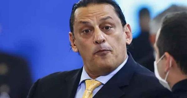 Wassef, advogado da família Bolsonaro, ameaça jornalista - Vimarsana News