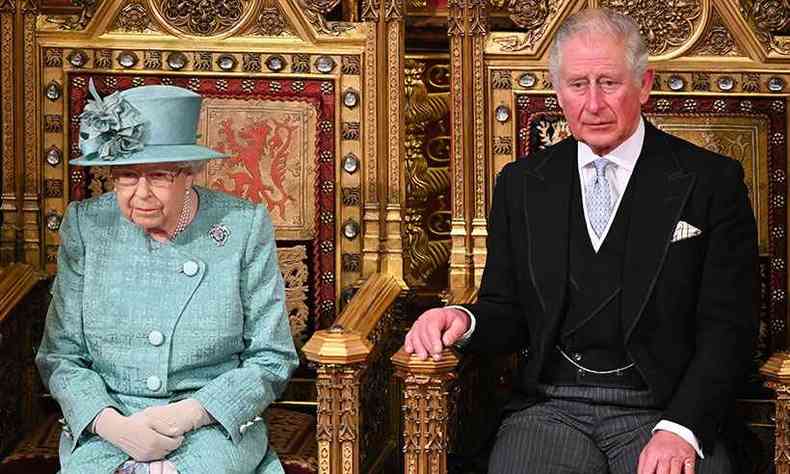 Charles ao lado da rainha Elizabeth II(foto: Paul Edwards / POOL / AFP)