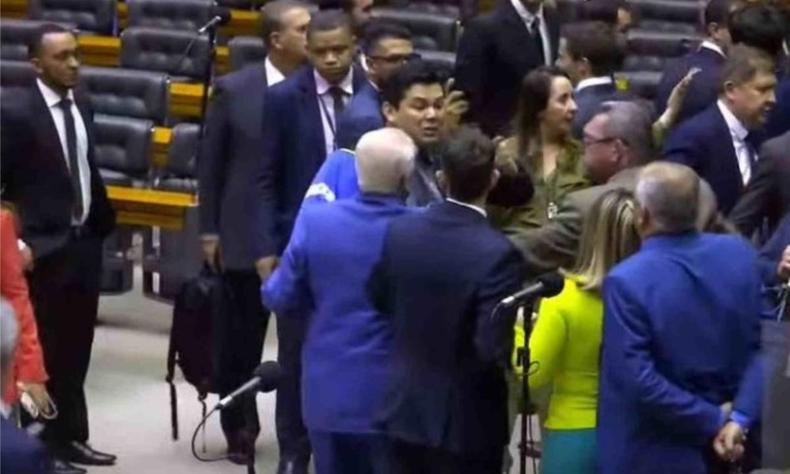 Confuso entre deputados na Cmara dos Deputaod