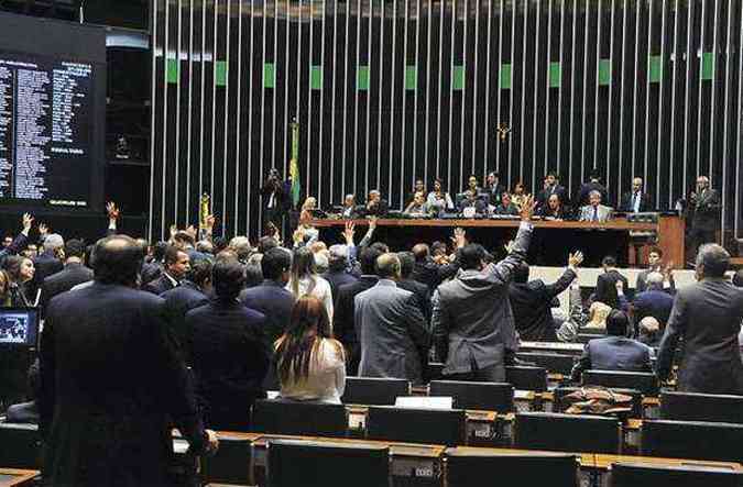 Votao no plenrio da Cmara dos Deputados em 4 de fevereiro: rebelio de deputados da base aliada resultou em derrota do Planalto(foto: Lus Macedo/Cmara dos Deputados)