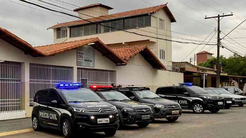 Viaturas da Polcia Civil em Paraopeba, interior de Minas Gerais
