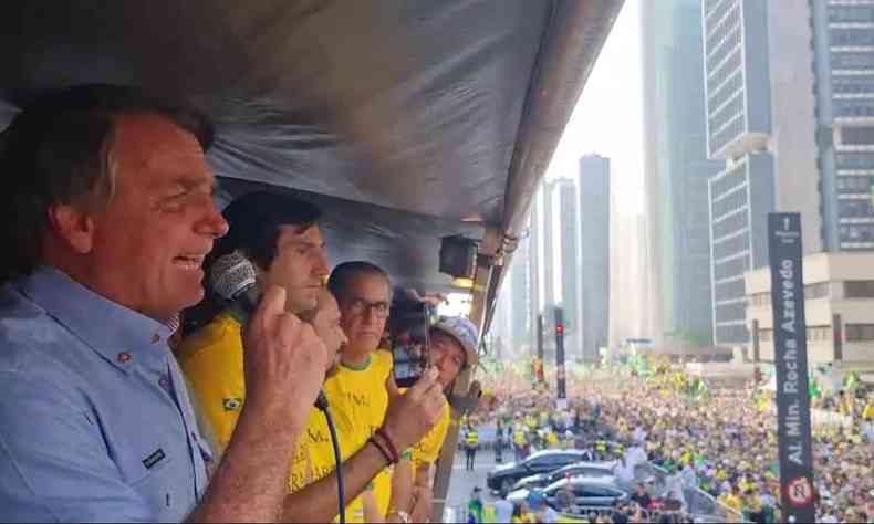 Que Jair Bolsonaro, o verdugo do Planalto, babe sua gosma autocrata o quanto quiser, a quem quer ouvir e aceitar ser sdito de dspota, mas aqui, no