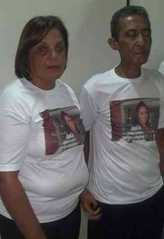 Pais de Hanna Cristina dos Santos usaram camisa em homenagem  motorista(foto: Luana Cruz/EM DA Press)