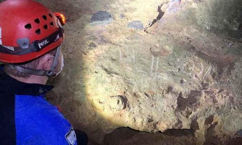 Intrusos deixaram marcas em santu�rio esculpido por mil�nios pela natureza e ainda � espera de estudos. Redes sociais viram amea�a