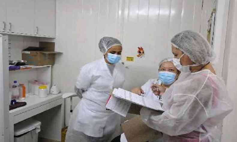 Vacina chinesa tem sido testada pela UFMG h vrios dias em BH(foto: Alexandre Guzanshe/EM/D.A Press)