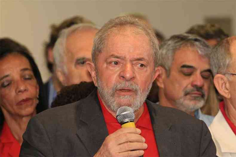 Lula durante pronunciamento na tera-feira (19), aps Ministrio Pblico Federal denunci-lo por corrupo e lavagem de dinheiro(foto: Roberto Parizotti)
