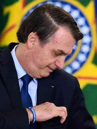 Segundo Bolsonaro, foram cumpridas 95% das 35 metas que estipulou com sua equipe em janeiro, mas crticos veem pouca ao (foto: Evaristo S/AFP)