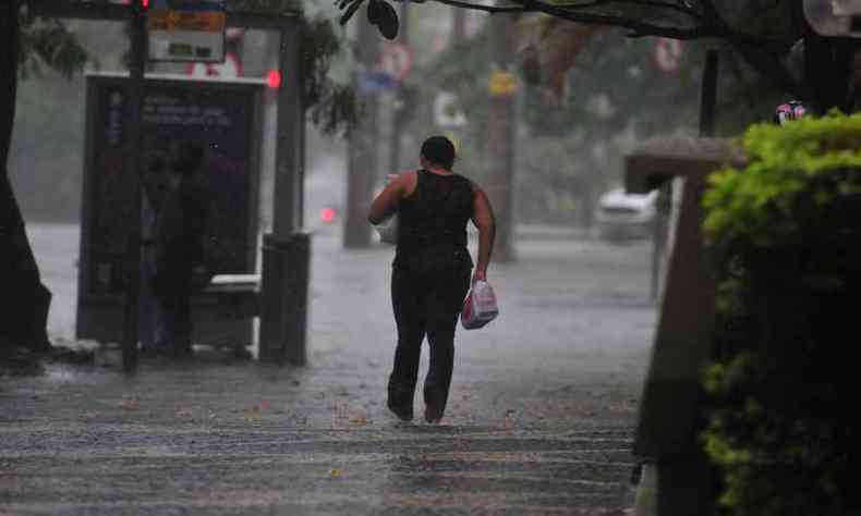 Chuva da ltima sexta-feira (13) em BH(foto: Gladyston Rodrigues/EM/D.A. Press)